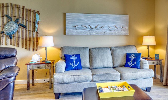Gulf Shores Condo | Waterfront getaway w/gorgeous beach views & an outdoor pool!