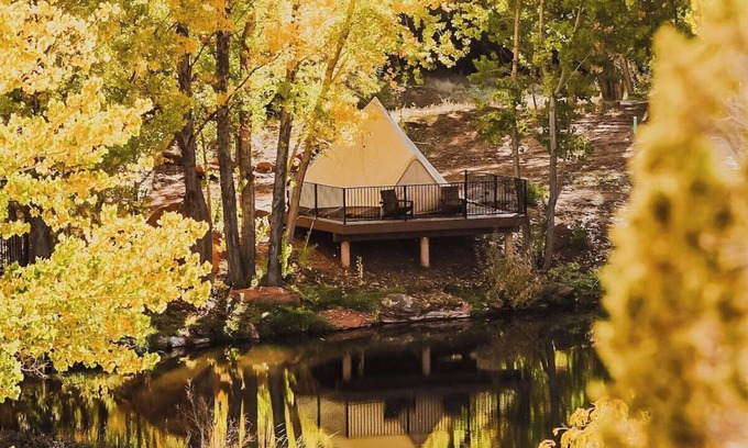 Kanab RV Rental | Waterfront Glamping Suite w Private Deck #3