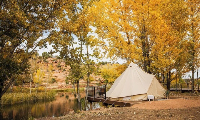 Kanab RV Rental | Waterfront Glamping Suite w Private Deck #1