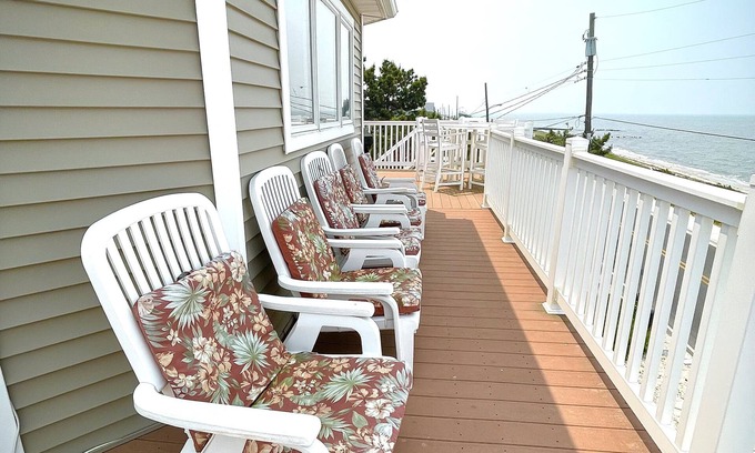 Town Bank House | Waterfront Haven for Friends and Family Gatherings
