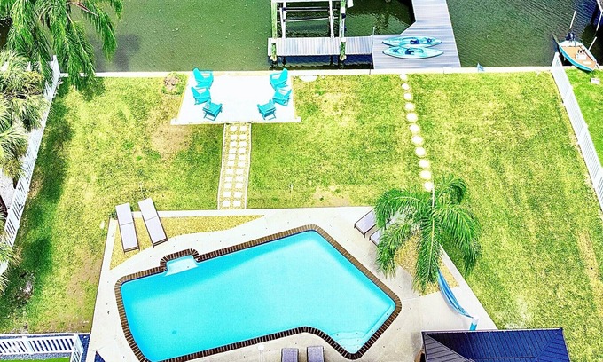 Bay Crest Park House | Waterfront, Heated Pool, Kayaks, Paddle Boards, Gameroom, 6BR Home