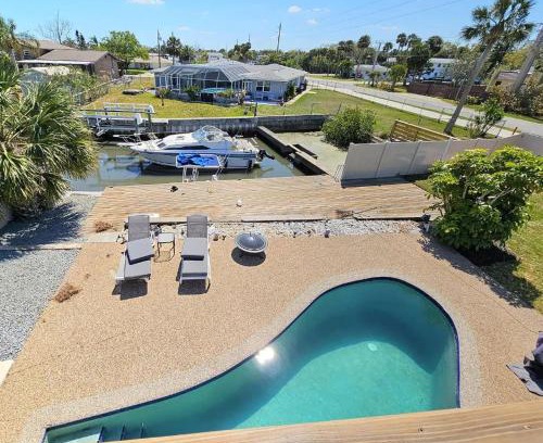 Intracoastal Homes House | Waterfront hideaway on the canal