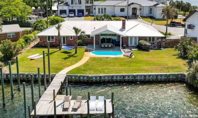 Destin House | WATERFRONT~ home private~ POOL~deep DOCK bring your boat/waverunners