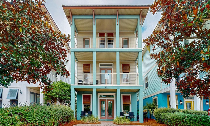 Villages of Crystal Beach House | Waterfront home near the beach with lagoon-style pool & lanais - dog-friendly