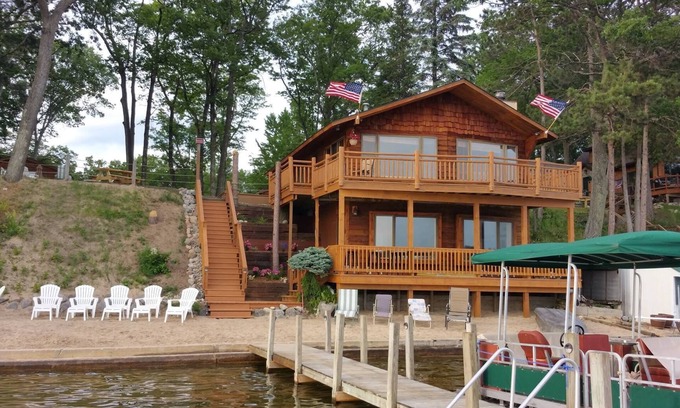 Mayfield House | Waterfront home on Fife Lake