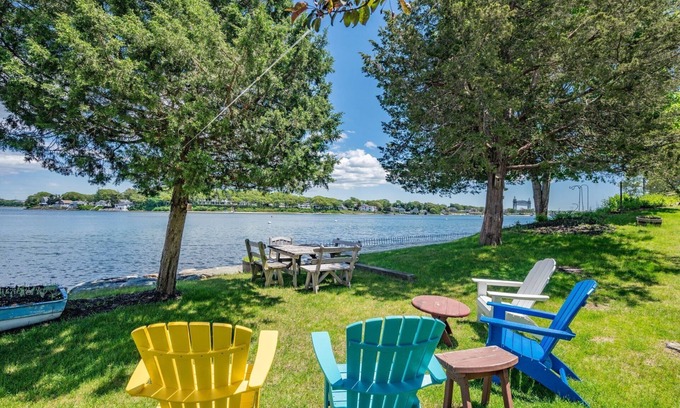 Buzzards Bay House | Waterfront home on Buttermilk Bay