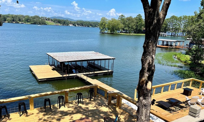 Mid America House | Waterfront home on Lake Hamilton