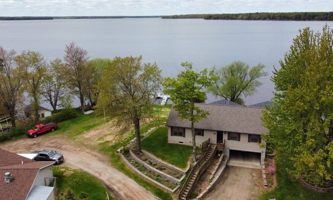 Pelican Lake House | Waterfront home