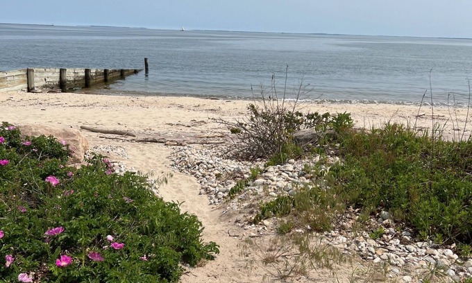 Clinton House | Waterfront Home w/Private Beach