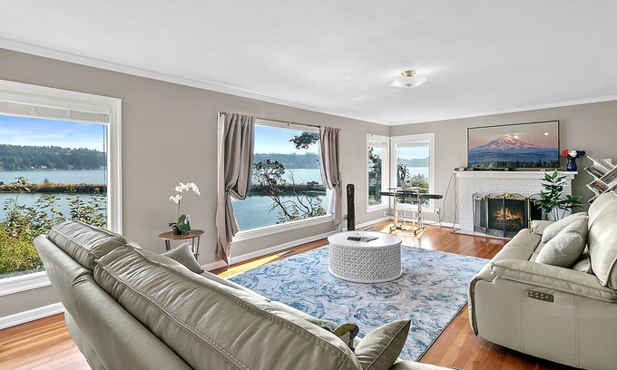 Burley House | Waterfront home with a firepit, kayaks, grill, & a private washer/dryer