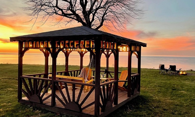 North East House | Waterfront Home with Classic Game Arcade