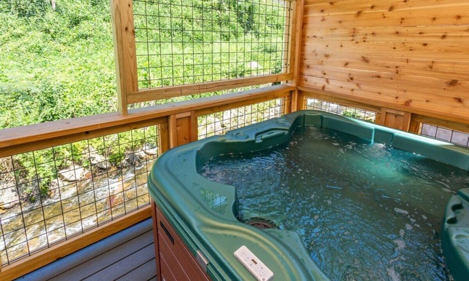 Gatlinburg Cabin | Waterfront/Hot Tub/.7 Miles 2 DwTn Gatlinburg