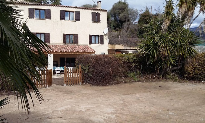 Vico House | WATERFRONT HOUSE ideal for families with children. direct access to the beach.