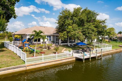 Fort Myers House | Waterfront House in Paradise at Cape Coral