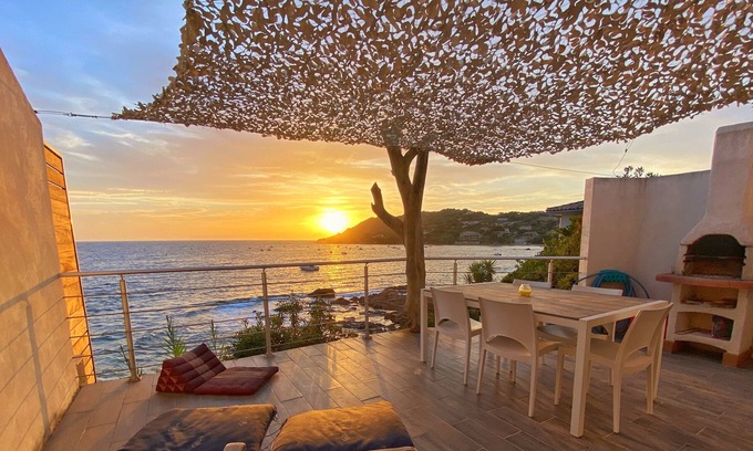 Tiuccia House | Waterfront house with direct access to the beach
