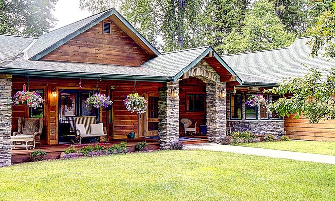 Bigfork House | Waterfront in Montana! Bigfork & Glacier Nat. Park! Book Summer 2025 Now!