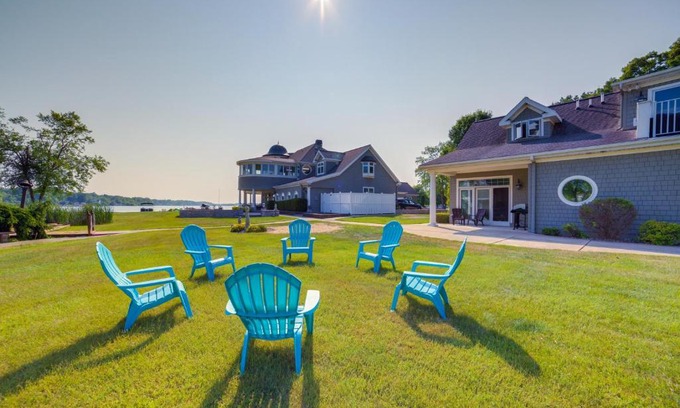 Horton House | Waterfront Jackson Mansion Patio, Grill, Dock!
