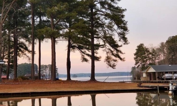 Littleton House | Waterfront - Lake Gaston Charming lakefront cottage