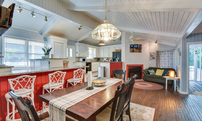 Townville House | Waterfront Lake Hartwell Vacation Rental w/Dock!
