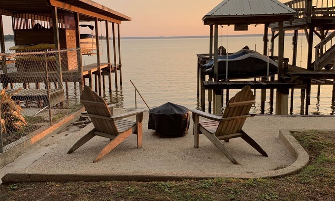 West Livingston House | Waterfront Lake Livingston. Great to boat, swim, float, fish, walk, jog or bike