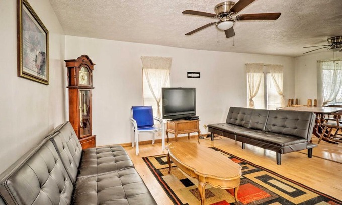 Geneva-on-the-Lake House | Waterfront Lake Erie Vacation Rental on the Strip!