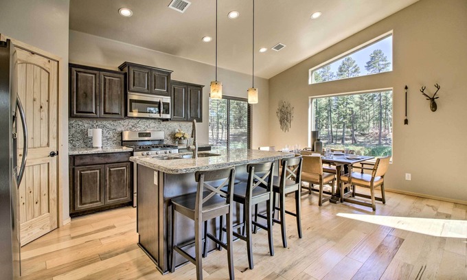 Pinetop-Lakeside House | Waterfront Lakeside Home - 1 Block to Boat Ramp