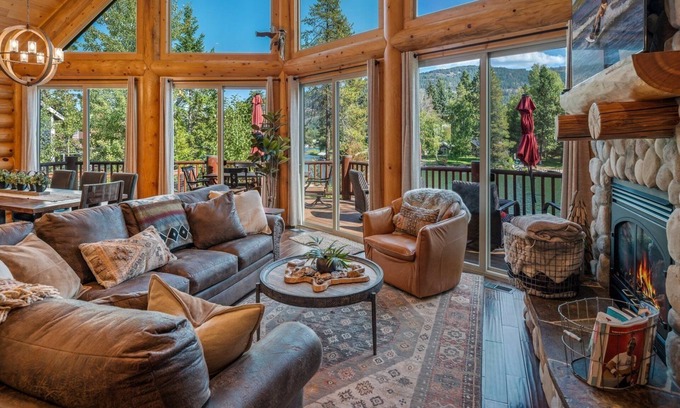 Sagle House | Waterfront Luxe Log Home, Private Dock, Hot Tub & Pickleball