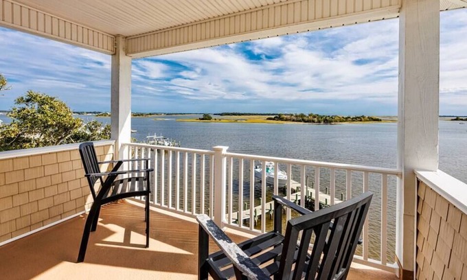 Swansboro House | Waterfront Luxury that Sleeps 12 with Great Views