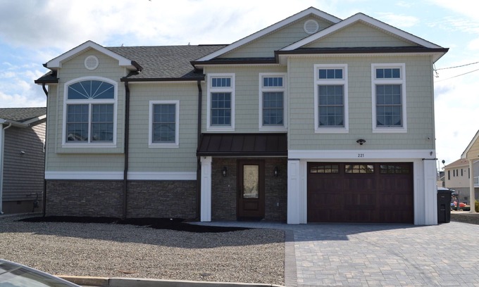 Dover Beaches North House | Waterfront MackShack South!