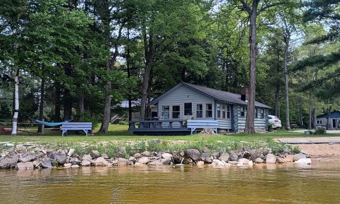 Manistique Cabin | Waterfront Modernized Rustic Log Cabin on Indian Lake, Manistique, MI