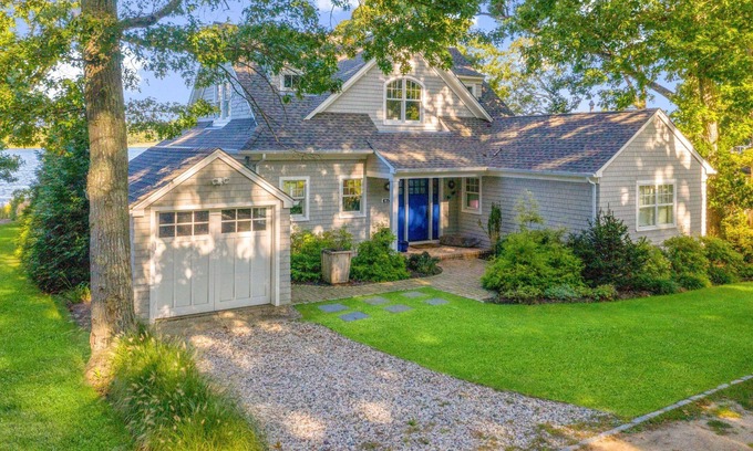 Southold House | Waterfront, New Construction North Fork Beach House