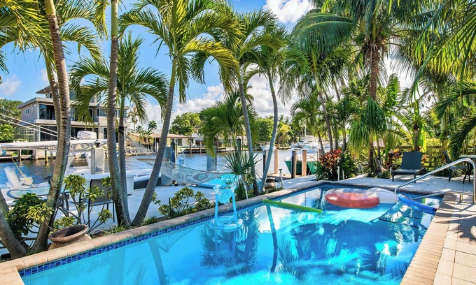 Harbordale House | Waterfront Oasis - Saltwater Pool - Kayaks - Minutes to Fort Lauderdale Beach!