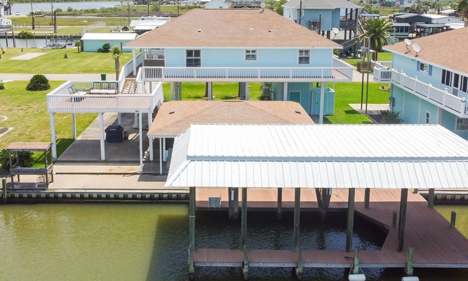 Crystal Beach House | Waterfront oasis with furnished lanai, outdoor kitchen & dock - great location