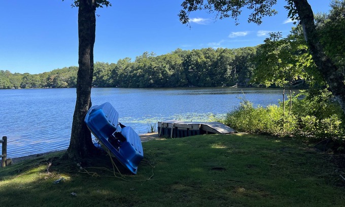East Falmouth House | Waterfront on Lake! 6 bd, 2 bth. Central Air. Huge Deck. Paddle boat!