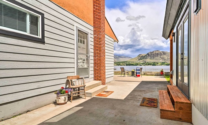 Oroville Cottage | Waterfront Osoyoos Lake Cottage w/Beach & Patio!