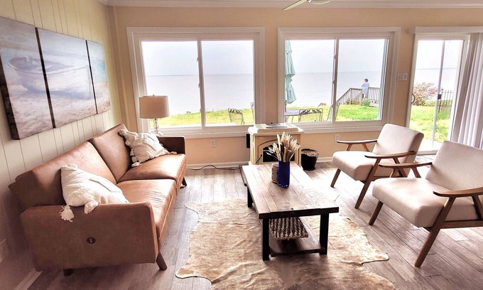 Colonial Beach House | Waterfront Paradise with your own Beach!
