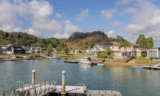 Pauanui House | Waterfront Paradise - Pauanui Holiday Home