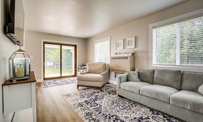 Pelican Lake Cottage | Waterfront Pelican Lake Cottage w/Lake Access!