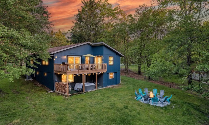 Albrightsville House | Waterfront Poconos | Hot Tub, Games & Dog-Friendly