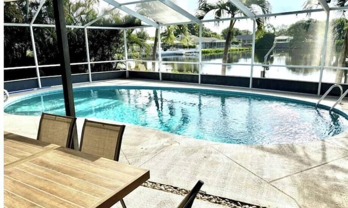 Largo House | Waterfront Pool Home - 8PPL 4BR