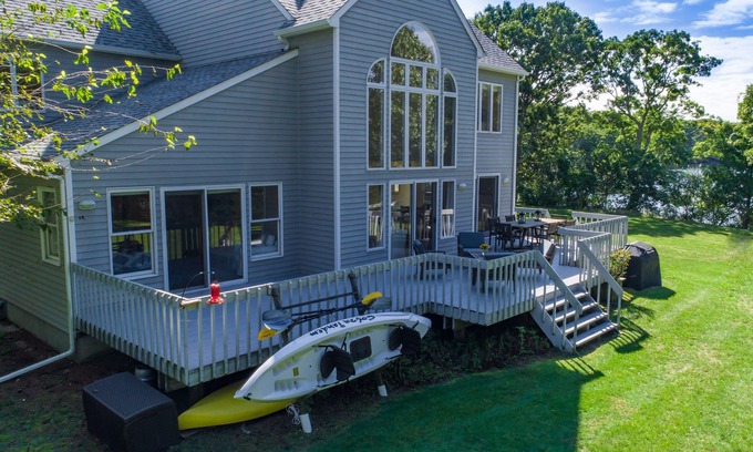 Southold House | Waterfront, private beach, ready for adventure, light & bright!