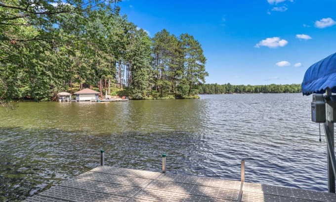 Eagle River House | Waterfront! Private dock! Water toys! Sleeps 21!