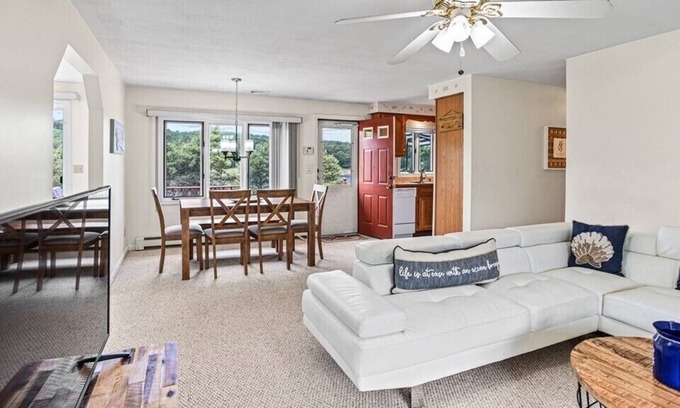 Sagamore Apartment | Waterfront property by the Cape Cod Canal