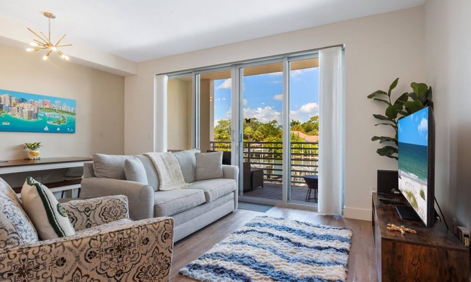Indian Beach Sapphire Shores Condo | Waterfront Relaxation - Modern Comfortable Condo