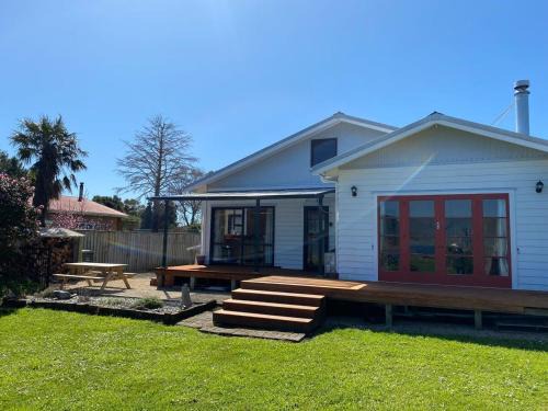 Collingwood House | Waterfront Retreat in Collingwood