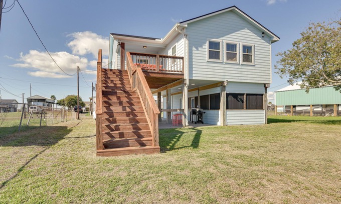Cedar Lane House | Waterfront Sargent Home w/Kayaks & Boat Dock!