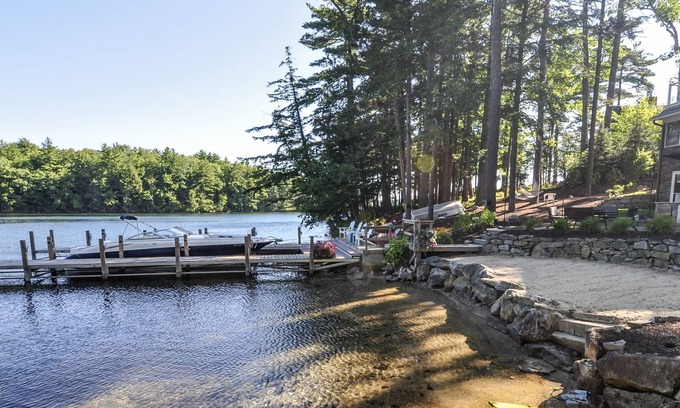 Meredith House | Waterfront Spacious 7-bedroom house with AC, WiFi in pleasant Meredith