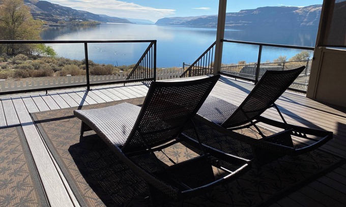 Sunland Estates House | Waterfront Sunland Home - Minutes from the Gorge Amphitheatre and Cave B Winery.