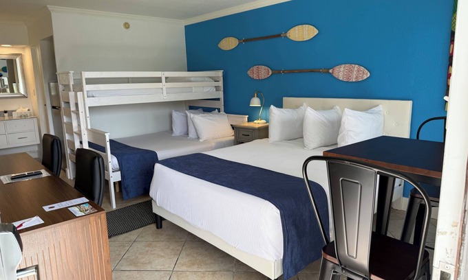 Trailer Estates Condo | Waterfront Unit, Heated Pool, 70" TV, Tiki Bar & Grill, On The Marina!
