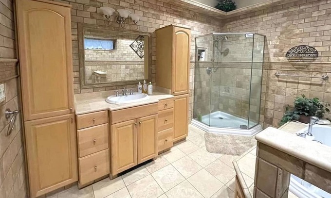 Lake Hopatcong House | WaterFront Vacation House with PRIVATE dock/Grill Area/fishing deck/massage tub